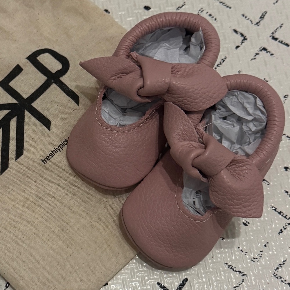 Freshly Picked Knotted Bow Baby Shoes Size 3